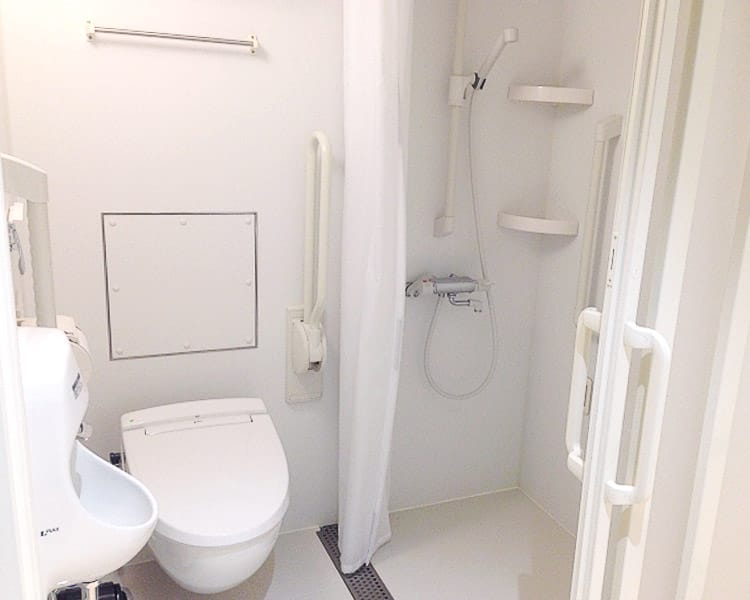 マンションや病院客室のトイレとお風呂の間仕切にシャワーカーテン
