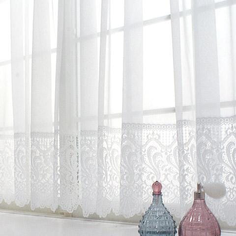 ストレートスタイルの小窓・出窓スタイルカーテン