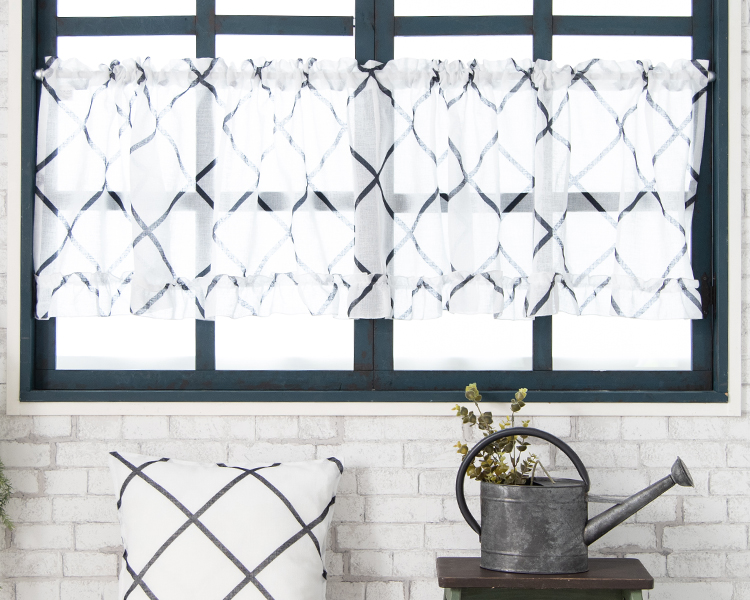 リビングダイニングの小窓用カフェカーテン